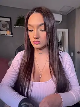 DaniDusan  online show from May 11, 2026, 9:34 pm