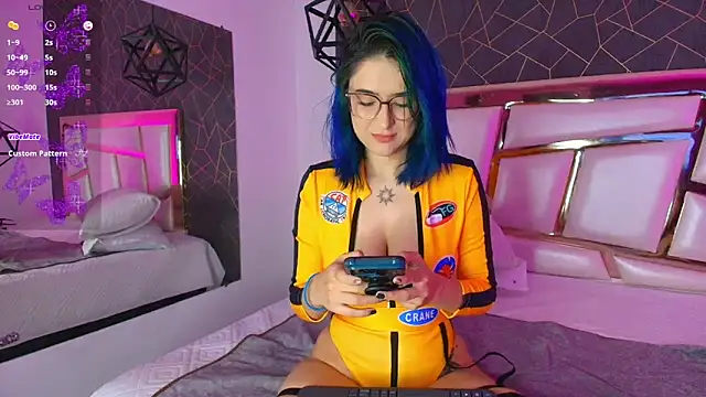 Annie Swan online show from February 28, 2025, 12:31 pm