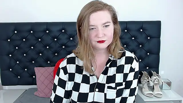 LaraDream online show from February 17, 2025, 7:10 pm