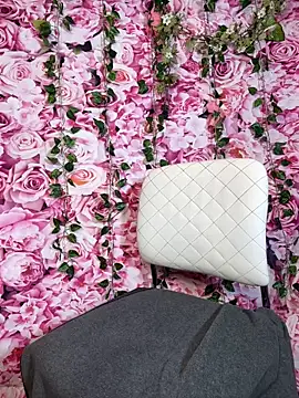 mismialove online show from September 22, 2025, 6:48 am