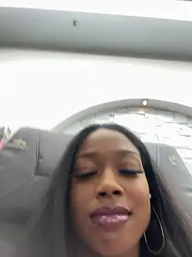 Snapshot of mismialove chatting on June 3, 2026, 8:03 pm mismialove online show from June 3, 2026, 8:03 pm