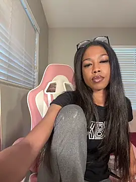 Snapshot of mismialove chatting on June 4, 2026, 1:17 pm mismialove online show from June 4, 2026, 1:17 pm