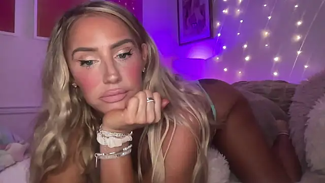 Fitnessbabe69 online show from July 28, 2026, 9:26 am
