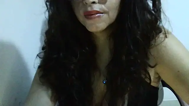 Snapshot of oso34hot chatting on October 7, 2025, 12:24 pm oso34hot online show from October 7, 2025, 12:24 pm